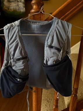 Salomon Adv skin 5 women’s Hydration Vest - (flasks included) size medium